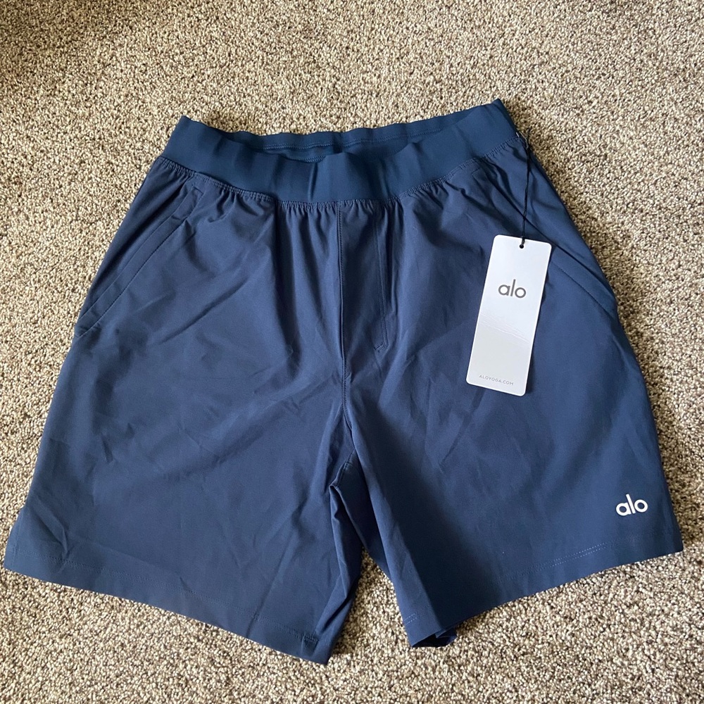 ALO Yoga 7” Repetition Shorts Men’s
-Brand New Never Worn
-New with tags